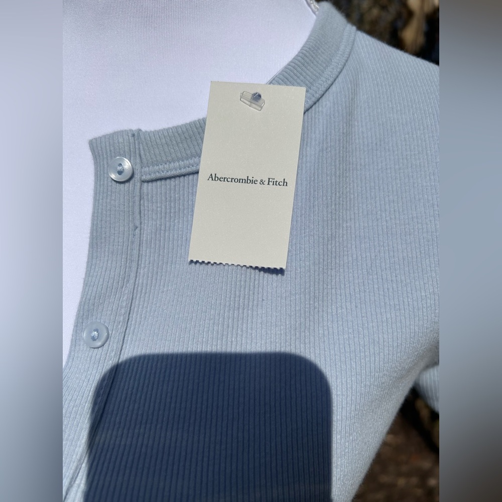 NWT🌷Abercrombie Blue Button Down Short Sleeve Cardigan - Picture 7 of 8